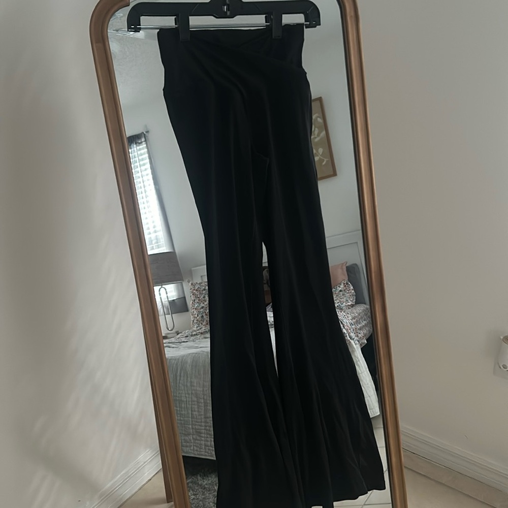 Aerie Real Me High Waisted Crossover Rib Super Flare Legging *never worn*